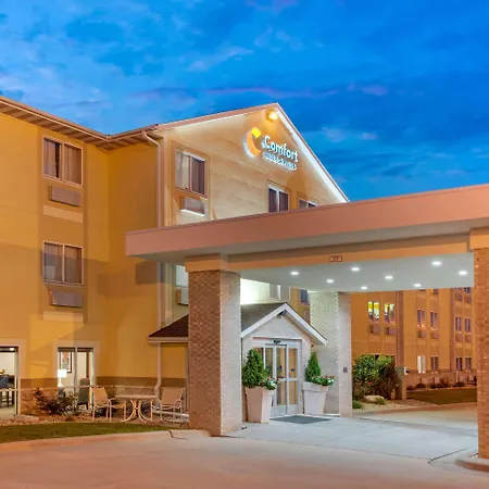 Comfort Inn & Suites Near Route 66