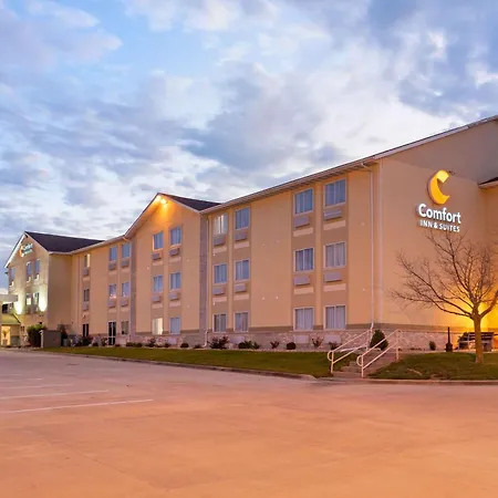 Comfort Inn & Suites Near Route 66