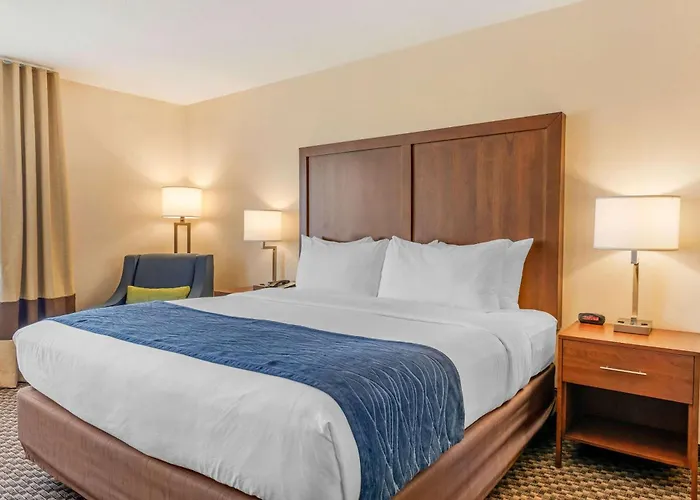 Hotel Comfort & Near Route 66 4*