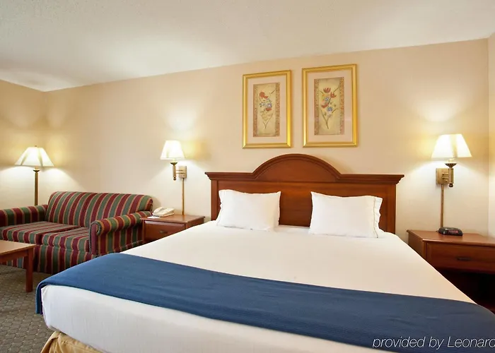 Hotel Comfort & Near Route 66 4*